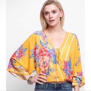 Flying Tomato Floral kimono wrap top/Blouse/Shirt Sz S Mustard pink White